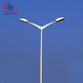Ocynkowana stalowa latarnia uliczna Słup Zewnętrzna lampa parkowa z wysokim masztem LED Solar ANSI